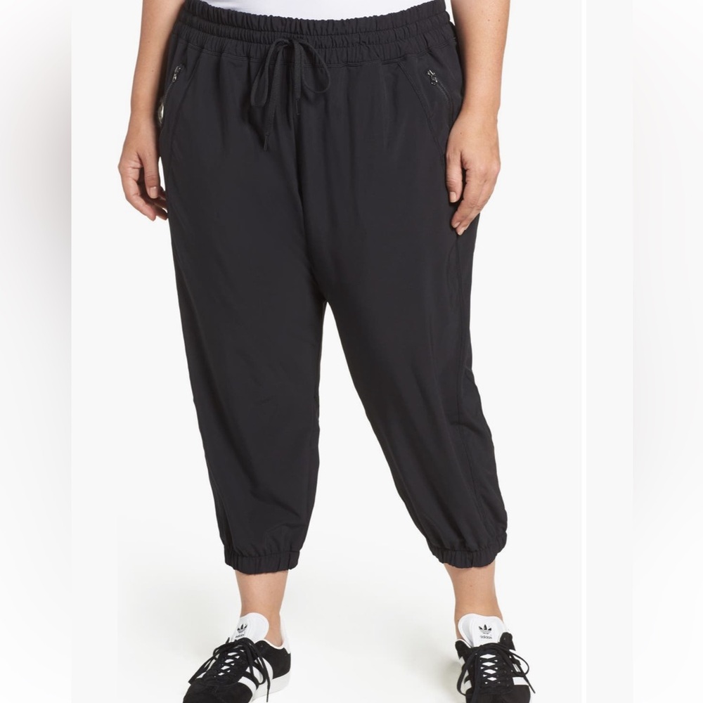 ZELLA Capri Joggers, Black size 1X, Never worn, brand new condition